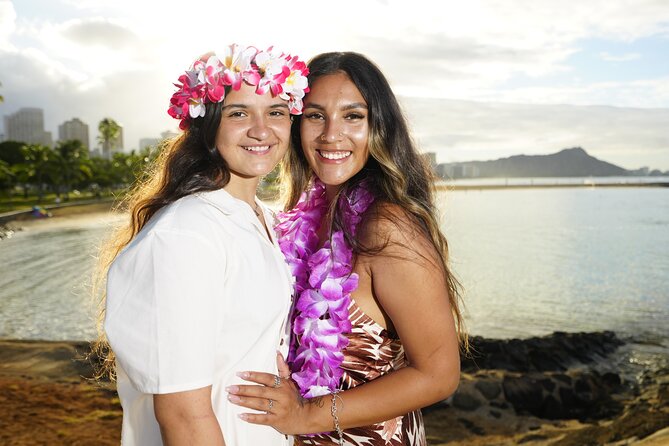 1 Hour Family/Group Photography Honolulu Beautiful and Magical - A 7:00 am start that actually helps your photos