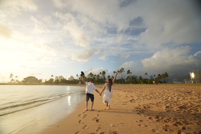 1 Hour Family/Group Photography Honolulu Beautiful and Magical - Bright outfits and posing tips that reduce the awkward