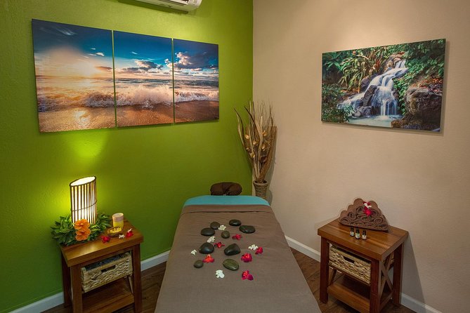120 Minute King Massage Package - Room vibe in Honolulu: lavender, music, and privacy