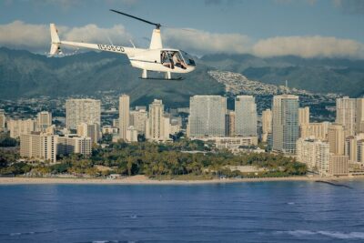 18 Minutes SHARED Helicopter Tour in Honolulu - Size matters: max 3 people, clearer explanations, less crowd energy