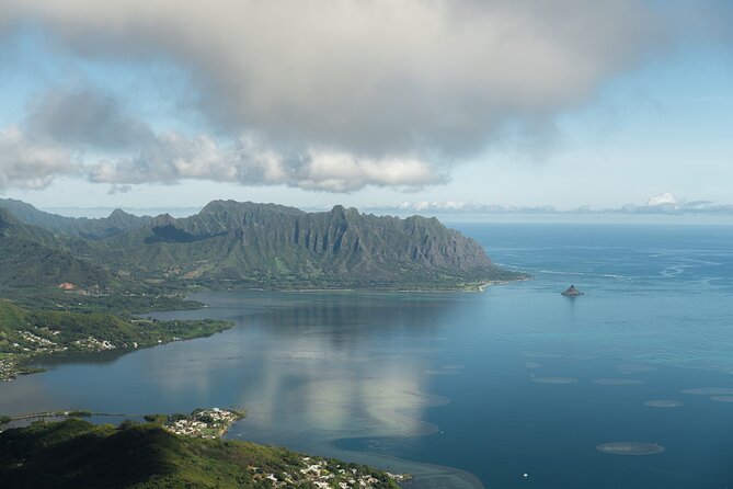 18 Minutes SHARED Helicopter Tour in Honolulu - Waikiki second-look: another angle, same iconic shoreline