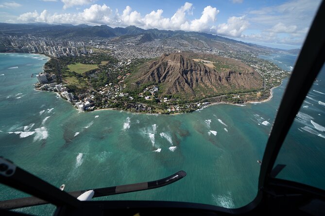 60 Minutes SHARED Helicopter Tour in Honolulu - Pearl Harbor from the air: USS Arizona and the surrounding warships