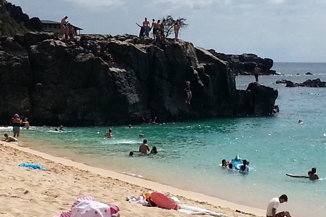 8-Hour Luxury Four Door Convertible Tour of Oahu's South and North Shores - Shark’s Cove Snorkeling and Banzai Pipeline Surf Views