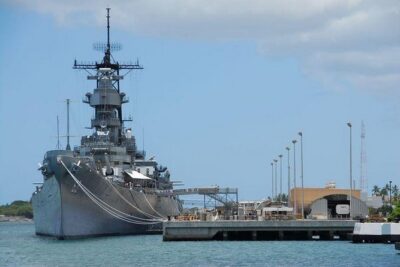 Arizona Memorial Pearl Harbor and Honolulu City Tour from Maui - USS Arizona Memorial: the boat ride, the waterline, and the names