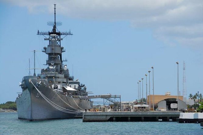 Arizona Memorial Pearl Harbor and Honolulu City Tour from Maui - USS Arizona Memorial: the boat ride, the waterline, and the names