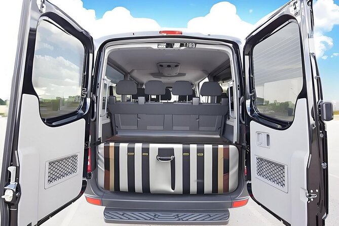 Arrival - Private Transfer Honolulu Airport to Waikiki Hotel - Where the Driver Meets You at Honolulu International Airport