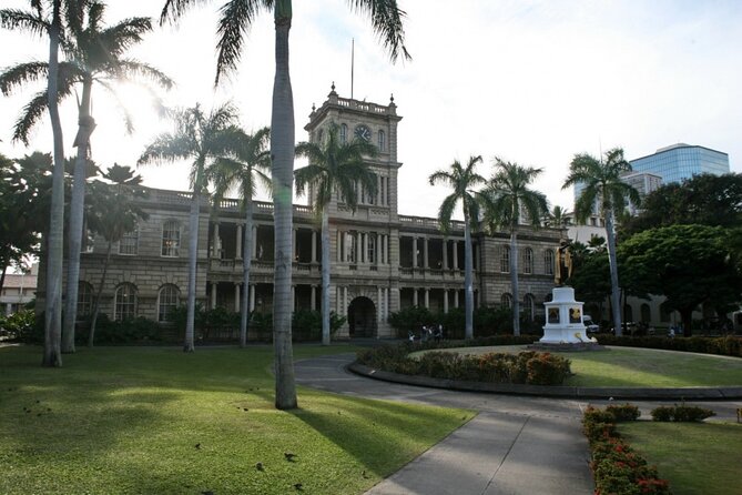 Awesome Scavenger Hunt: Royal Views Of Honolulu - Stop 1: Hawaii State Capitol for Clues and City-Scale Details
