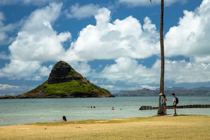 Best Of Oahu: Grand Circle Island Small Group Tour From Waikiki - Nu‘uanu Pali and Valley of the Temples: epic views with a reflective stop