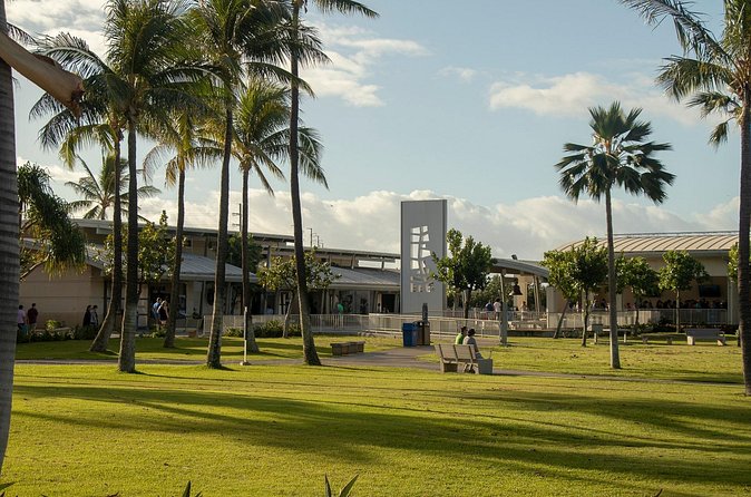 Best of Oahu: Pearl Harbor, Arizona Memorial and the Polynesian Cultural Center - Why the guide matters: the difference between a drive and a story