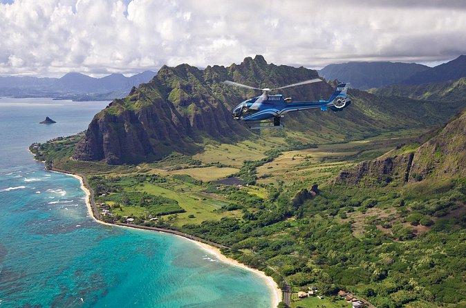 Blue Skies of Oahu Helicopter Tour - Diamond Head, Lē’ahi, and the marine preserve that keeps the bay busy