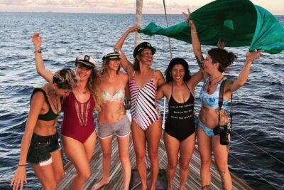 Explore Turtle Canyons Waikiki Snorkel and Sail Adventure - Snorkel time over Waikiki: how to judge the day without getting disappointed