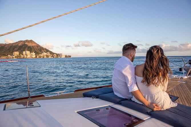 Explore Turtle Canyons Waikiki Snorkel and Sail Adventure - The crew experience: what Sammy and Lara signal about service