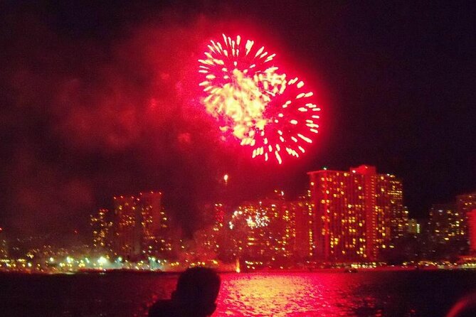Friday Fireworks Dinner Sail from the Hilton Hawaiian Village - Getting There at 6:00 pm: Meeting Point and Timing Reality