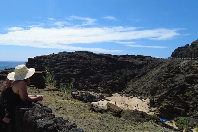 Full-Day Circle Island Guided Tour of Oahu - Tropical Farms and macadamia shopping: souvenirs that feel actually local