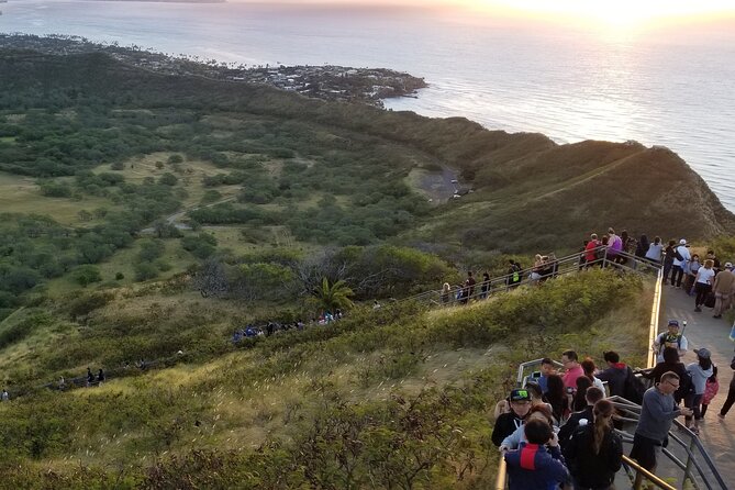 Half-Day Hiking Tour to Diamond Head and Makapuu Lighthouse - Stop 1: Diamond Head Summit Hike Before the Crowd Surge