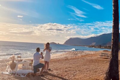 Hawaii Beach Picnic Date - What’s Included: Charcuterie, Poke, Cake, and Sparkling Drinks