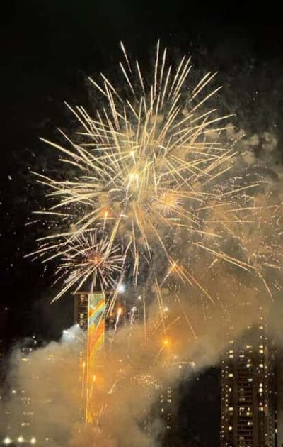 Honolulu: 1-Hour Friday Night Fireworks Cruise with Drinks - The 1-hour cruise: Waikiki and Ala Moana views with a party soundtrack