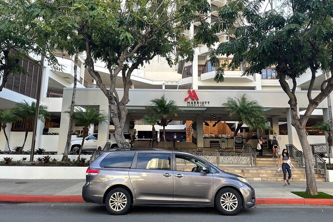 Honolulu Airport & Ko Olina Hotels Private Transfer by Minivan (up to 5 people) - Flight delays happen. This transfer plans for them.
