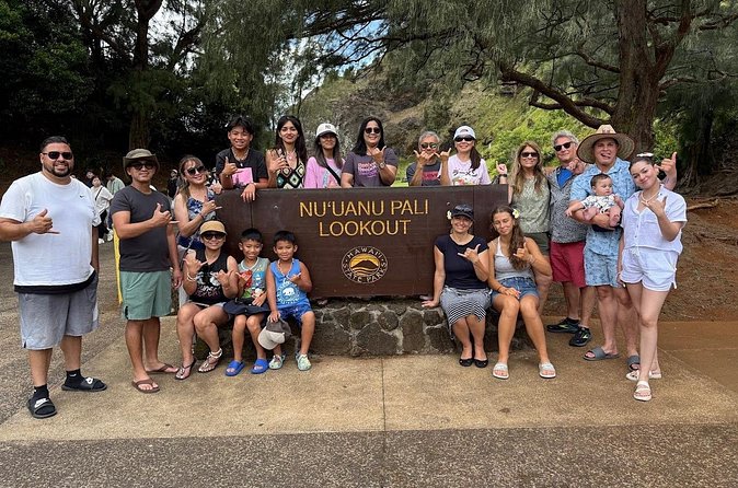 Honolulu Airport Shuttle & Circle Island Tour - Nuʻuanu Pali Lookout: cliffs, fog, and Kamehameha I context