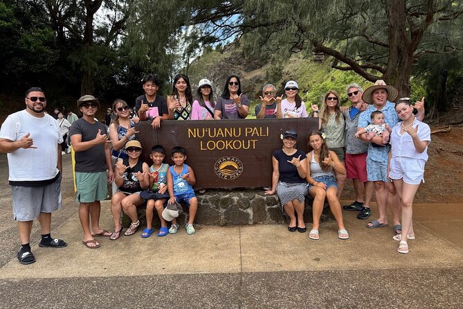 Honolulu Airport Shuttle & Circle Island Tour - Halona Blowhole: timing your photos to the spray