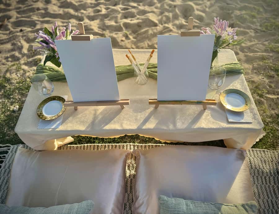 Honolulu: Beachside Luxury Picnic & Paint - Lunch by the Shore: Charcuterie, Hawaiian Drinks, and Vegan Option