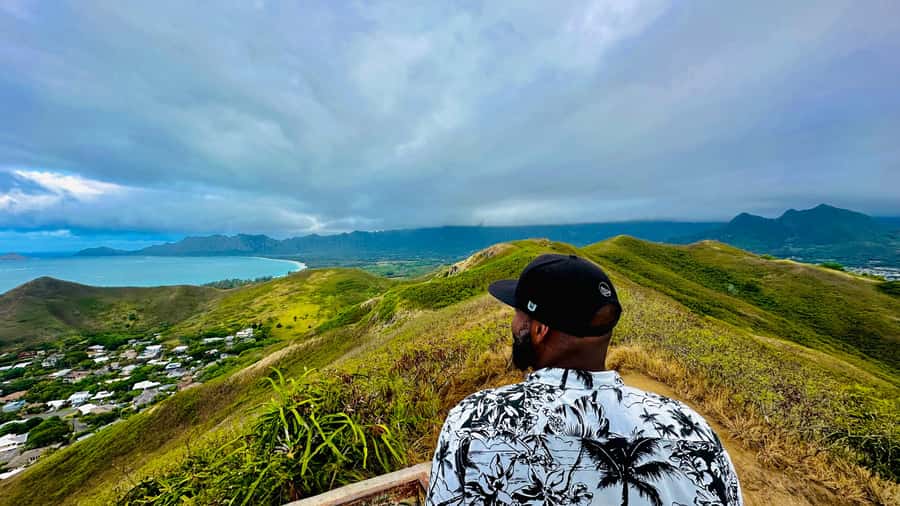 Honolulu: Diamond Head Hike with Transfers - WWII observation bunker to summit lookout: history you can step into