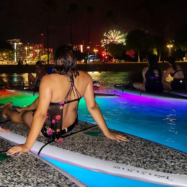 Honolulu: Fireworks Glow and Flow Yoga Class - The experience vibe: calm practice with a real sense of place
