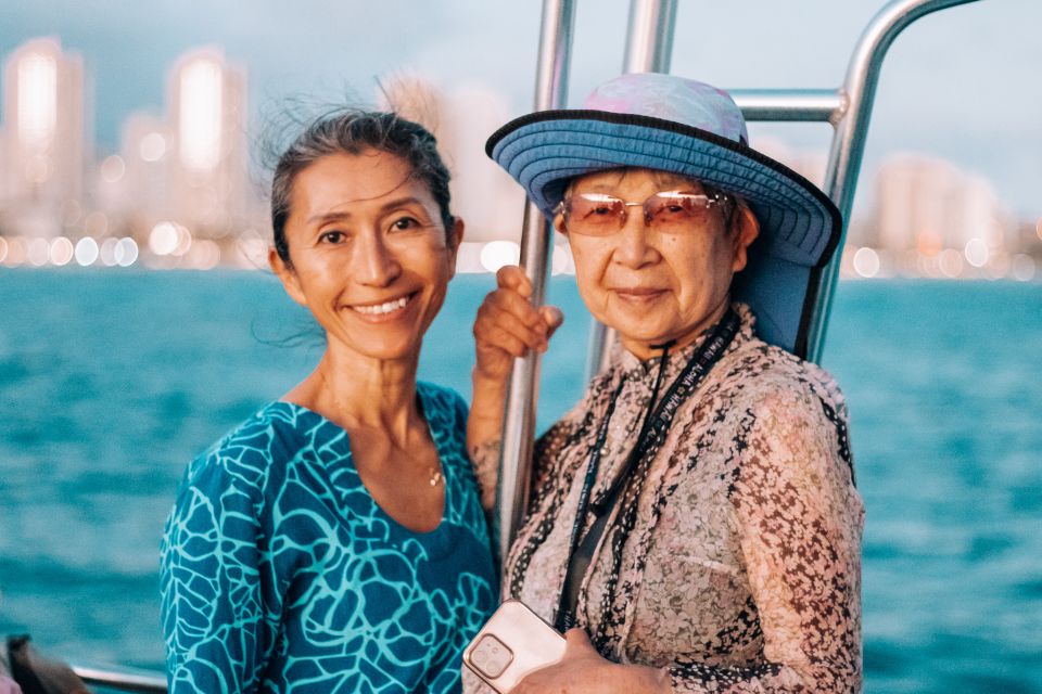 Honolulu: Friday Night Fireworks Cruise with Music - A One-Hour Cruise That Builds in Time for Night Views