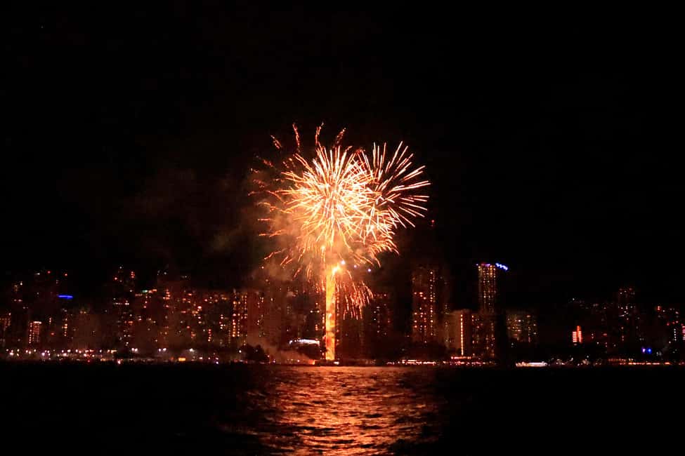 Honolulu: Friday Night Fireworks Cruise with Music - BYOB on the Water: How to Pack Smart (and Safe)