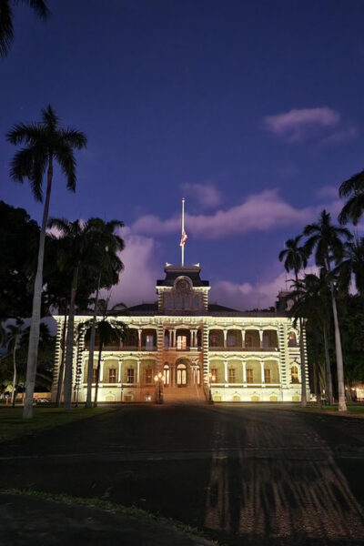 Honolulu: Ghosts of Old Honolulu Walking Tour - Meeting at the Kamehameha Statue: where the tour energy starts