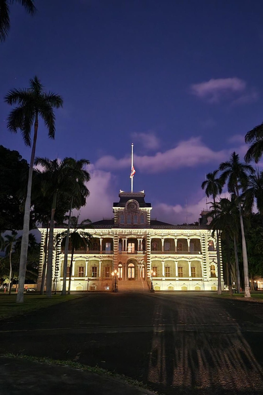 Honolulu: Ghosts of Old Honolulu Walking Tour - Meeting at the Kamehameha Statue: where the tour energy starts
