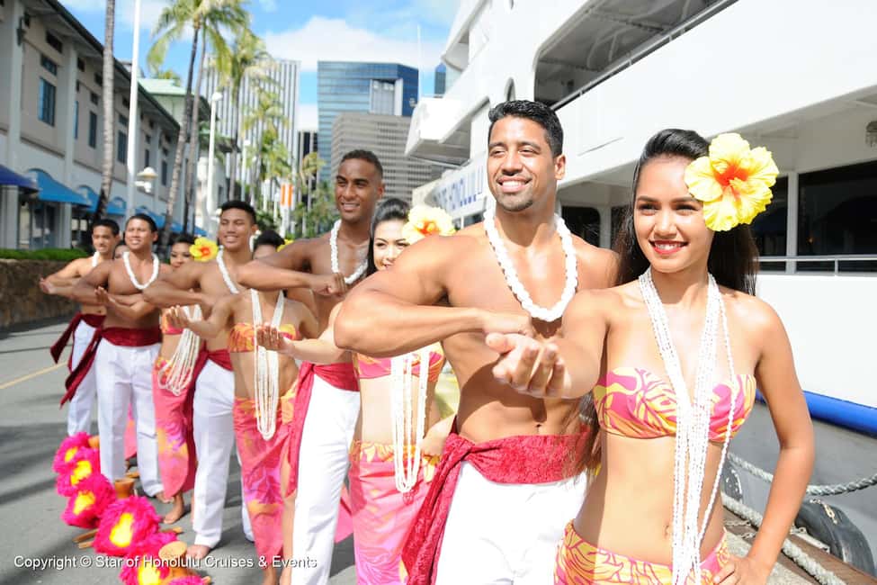 Honolulu: Pacific Star Sunset Buffet and Show - Why a sunset buffet cruise beats another Waikiki dinner