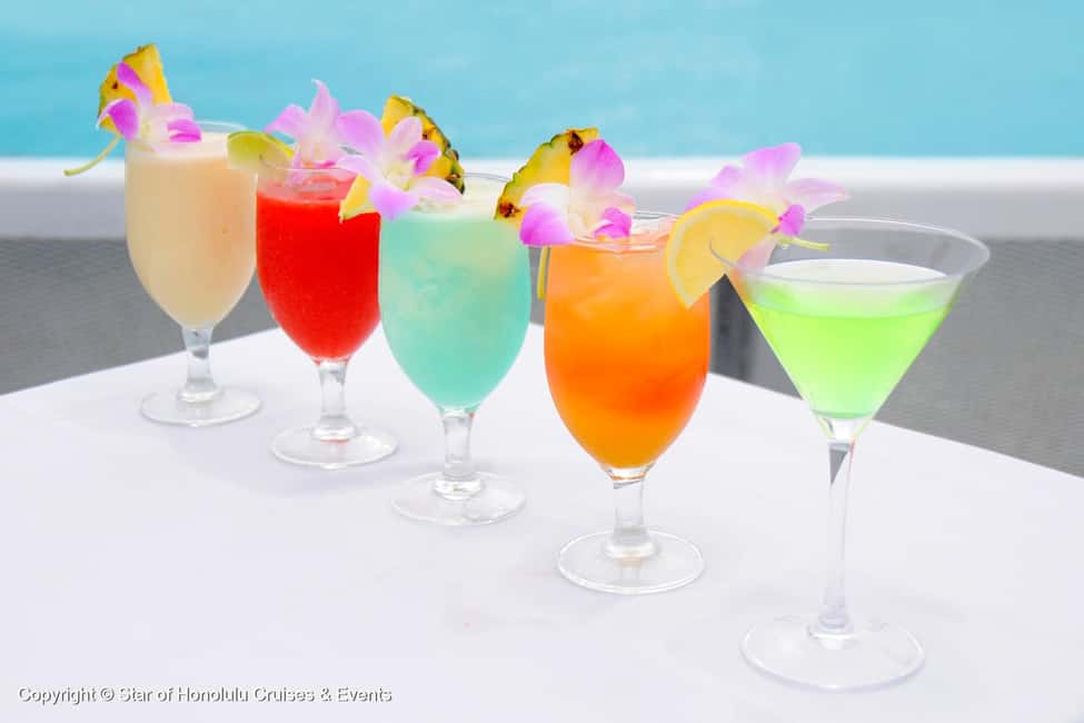 Honolulu: Sunset 5 Course Dinner Cruise with Entertainment - Best way to enjoy the decks without feeling stuck in one place