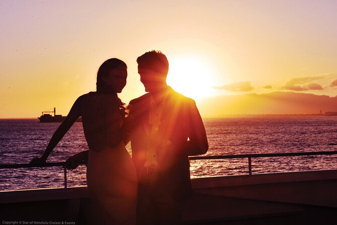 Honolulu: Three Star Deluxe Sunset Dinner Cruise and Show - Live music and the Hawaiian culture show: fun, but can get loud