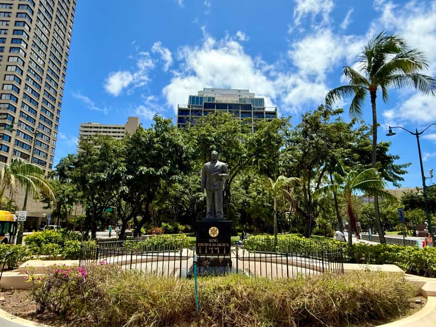 Honolulu: Waikiki Food Tour with Local Guide - Hawaiian BBQ Comfort Food on the Waikiki Streets