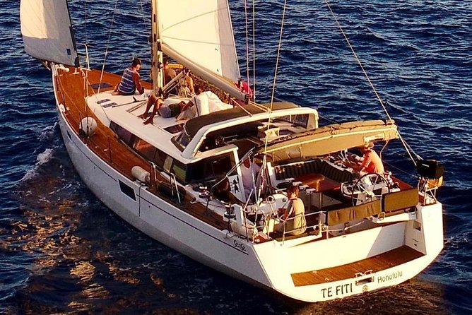 Luxury Diamond Head Sunset Sail - Food and Drinks: Making It Feel Like Your Own Private Evening