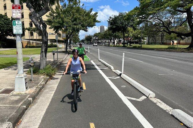 Manoa Falls-Electric Bike to Hike Experience Local meal included - Riding back through Mānoa Valley: the neighborhood details you’ll notice more when you slow down