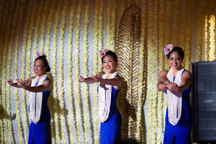 Oʻahu: Nā Lei Aloha Lūʻau & Dinner or Cocktail Show Option - Before the show: lei-making, hula demonstrations, and wandering performers
