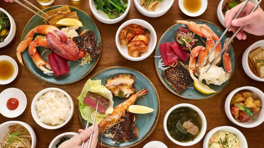 Oʻahu: Nā Lei Aloha Lūʻau & Dinner or Cocktail Show Option - The Hyatt International Buffet: Hawaiian classics plus prime rib and oysters