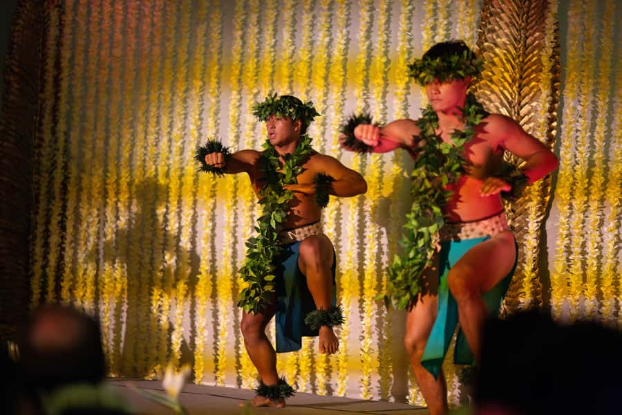 Oʻahu: Nā Lei Aloha Lūʻau & Dinner or Cocktail Show Option - Getting in smoothly: Hyatt check-in, parking, and where to go