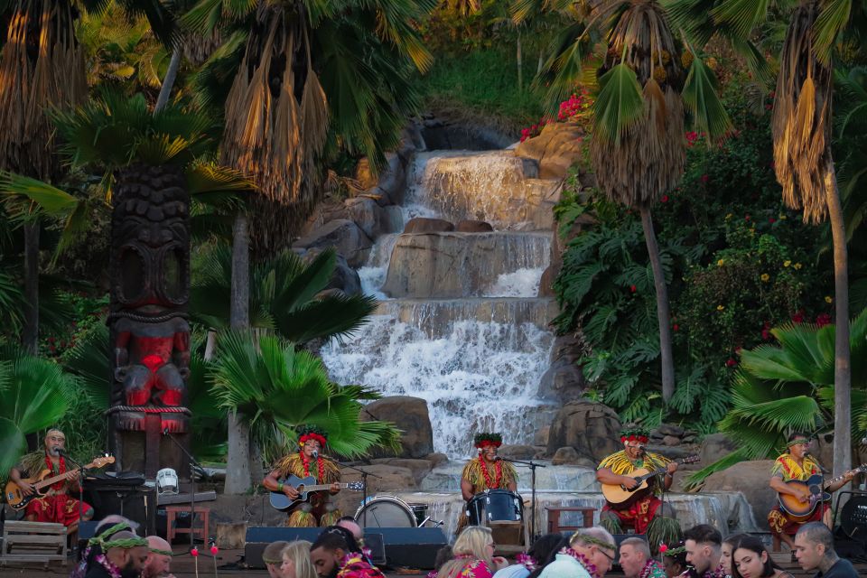 Oahu: Chief's Luau Dinner Show - How this 195-minute luau actually flows
