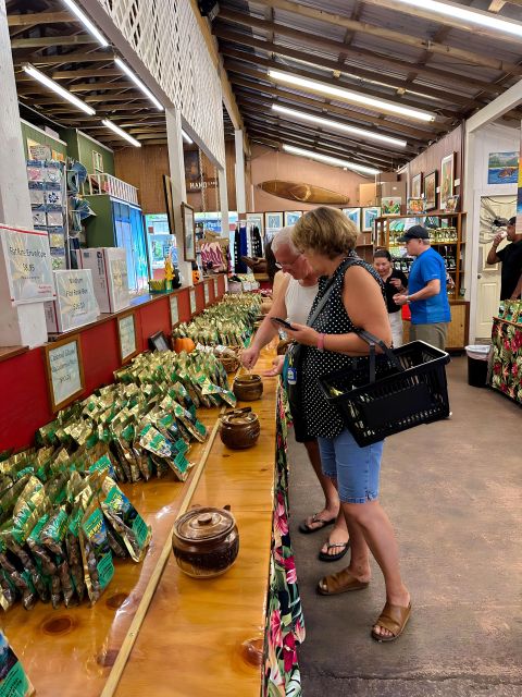 Oahu Circle Island Tour - Best Spots & Beaches - Kahuku food trucks lunch and the North Shore wave show