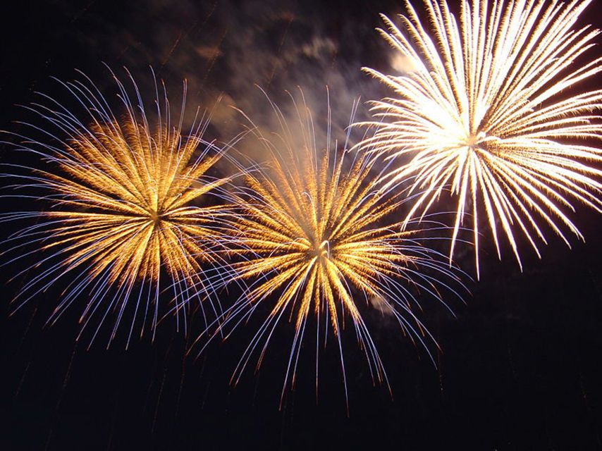 Oahu: Friday Night Fireworks Sail from Hilton Hawaiian Pier - Fireworks Front Row: Why Viewing From the Water Changes Everything