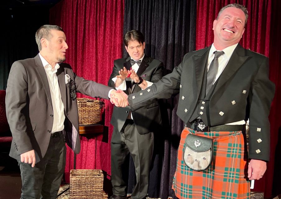 Oahu: Hilton Waikiki Beach Hotel Magical Mystery Show - Who should book this show in Oahu