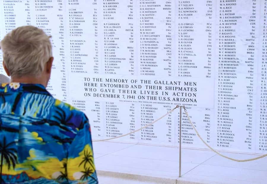 Oahu: Pearl Harbor and Historic Honolulu Half Day - The USS Arizona Memorial by boat shuttle: the heart of the experience