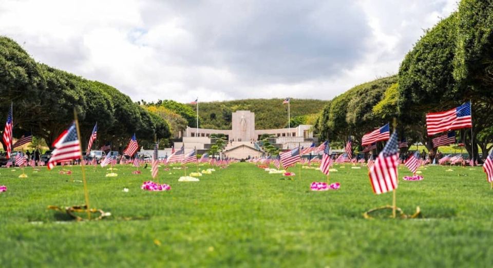 Oahu: Pearl Harbor Battleship Tour - Punchbowl and the Cemetery of the Pacific drive: views and perspective