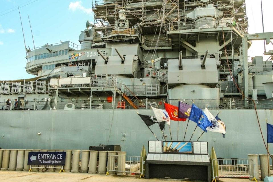 Oahu: Pearl Harbor Battleships Group Tour - A 7-hour WWII circuit from Waikiki that keeps planning simple