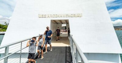 Oahu: Pearl Harbor Battleships Group Tour - Pearl Harbor Visitor Center: where the day makes sense