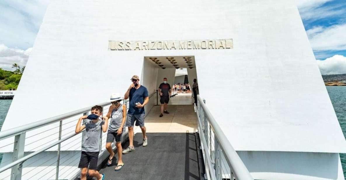 Oahu: Pearl Harbor Battleships Group Tour - Pearl Harbor Visitor Center: where the day makes sense