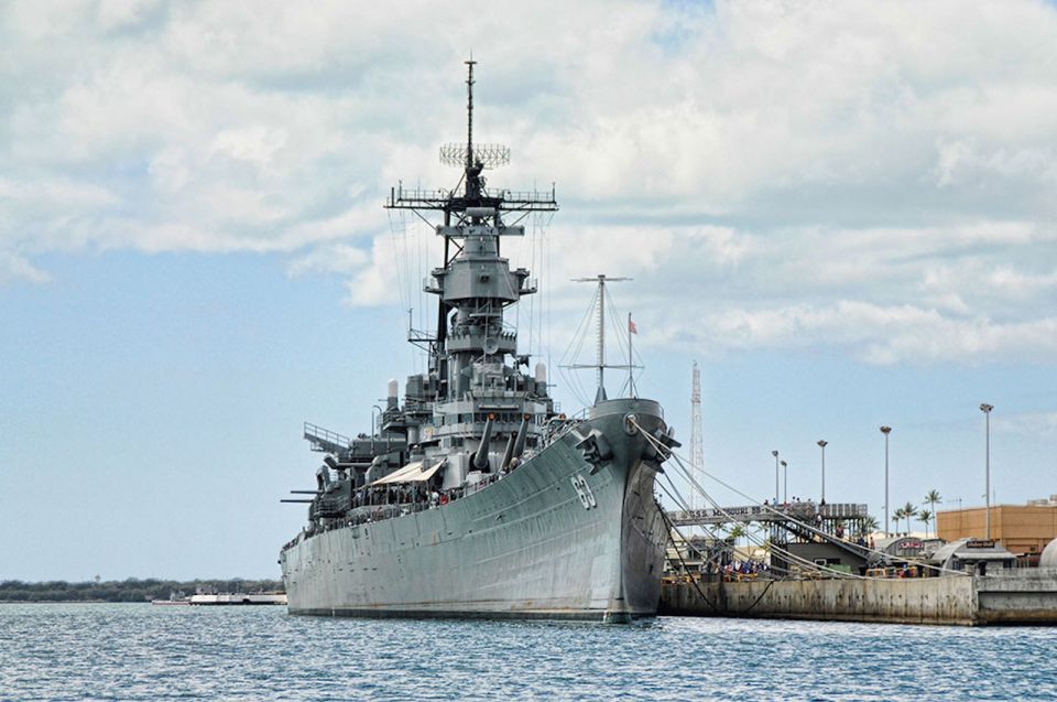 Oahu: Premium Missouri, Arizona & Top of the Tower Tour - USS Arizona Memorial: The Approach by Navy Boat